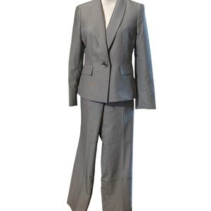 Le Suit Gray Professional Suit Set with Tailored Blazer